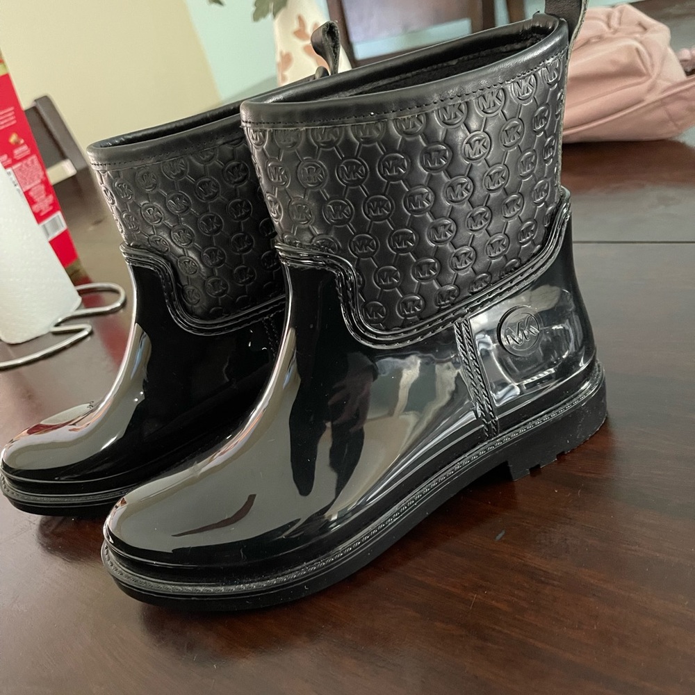 Michael Kors boots size 6 womens